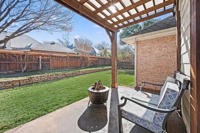 8608 Twisted Oaks Way, North Richland Hills, TX 76182