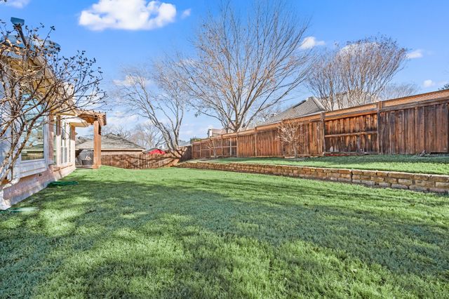 8608 Twisted Oaks Way, North Richland Hills, TX 76182