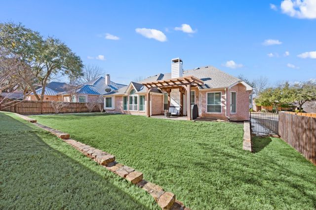 8608 Twisted Oaks Way, North Richland Hills, TX 76182