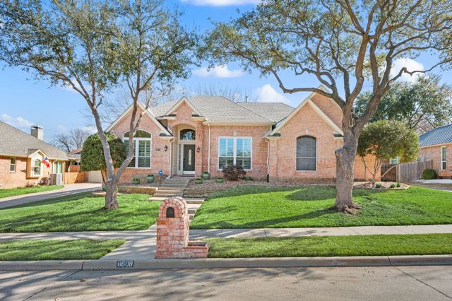 8608 Twisted Oaks Way, North Richland Hills, TX 76182