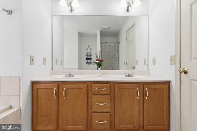 110 PICKERING LN, Nottingham, PA 19362
