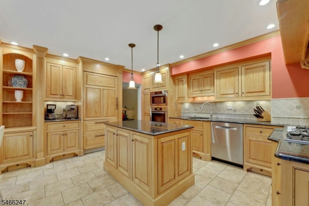 17 Chandler Dr, Wayne Twp., NJ 07470 — photo 2
