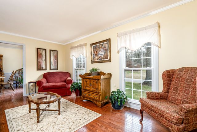 402 Hemingway Dr, Columbia, TN 38401