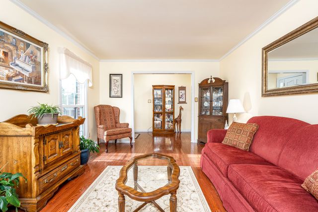 402 Hemingway Dr, Columbia, TN 38401