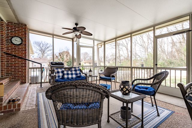 402 Hemingway Dr, Columbia, TN 38401