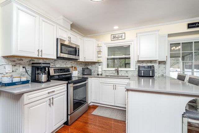 402 Hemingway Dr, Columbia, TN 38401