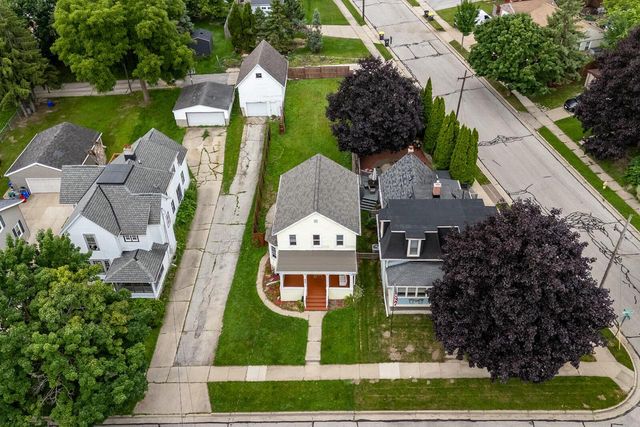 950 Oakland AVENUE, Waukesha, WI 53186