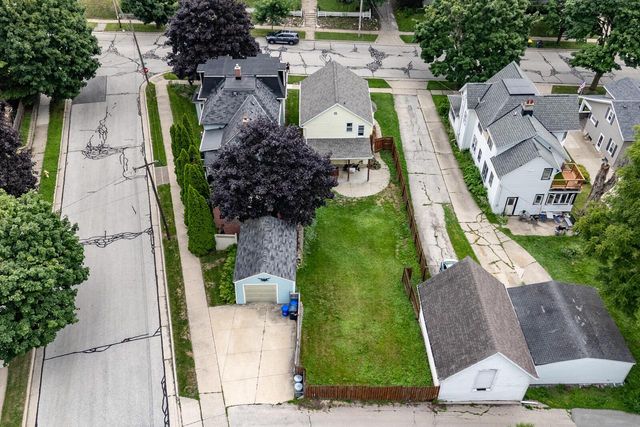950 Oakland AVENUE, Waukesha, WI 53186