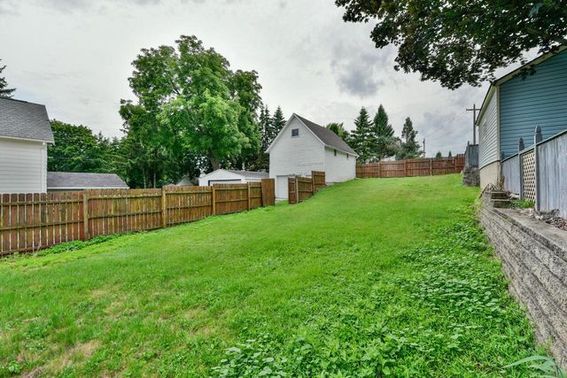 950 Oakland AVENUE, Waukesha, WI 53186
