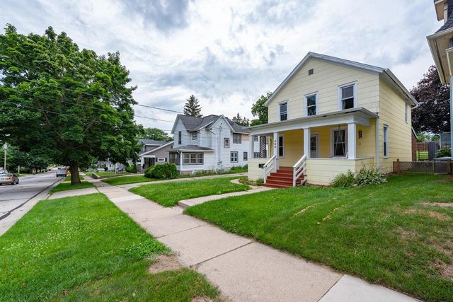 950 Oakland AVENUE, Waukesha, WI 53186