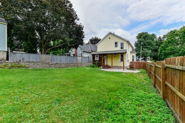 950 Oakland AVENUE, Waukesha, WI 53186
