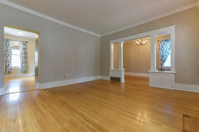 950 Oakland AVENUE, Waukesha, WI 53186