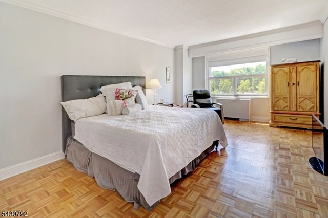 2 Claridge Dr. 3LW, Verona Twp., NJ 07044