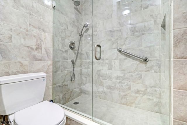2 Claridge Dr. 3LW, Verona Twp., NJ 07044