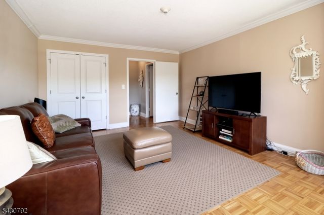 2 Claridge Dr. 3LW, Verona Twp., NJ 07044