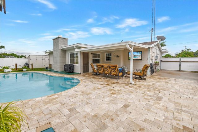 5891 33RD AVENUE N, St Petersburg, FL 33710