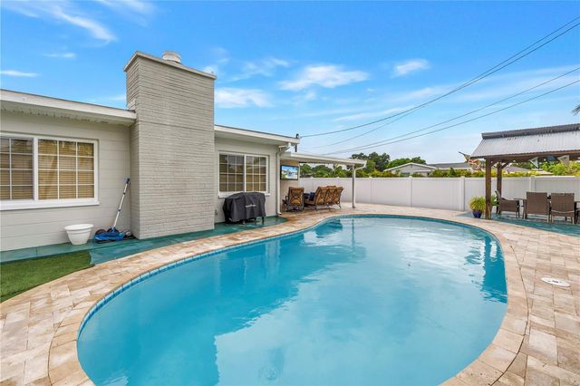 5891 33RD AVENUE N, St Petersburg, FL 33710