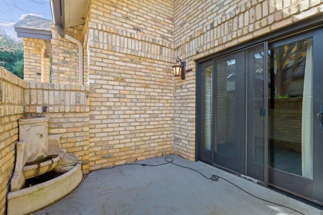 10819 Crown Colony DR 22, Austin, TX 78747