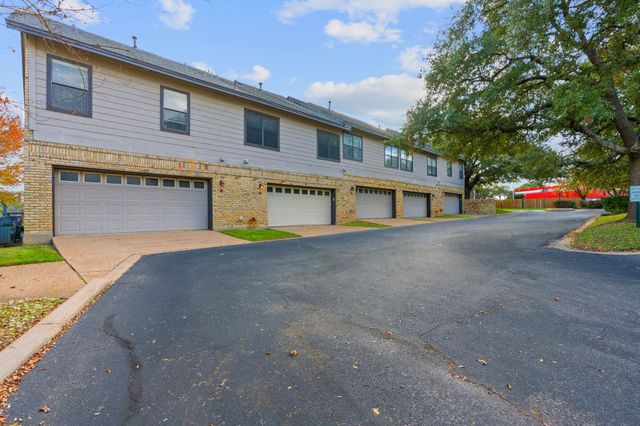 10819 Crown Colony DR 22, Austin, TX 78747