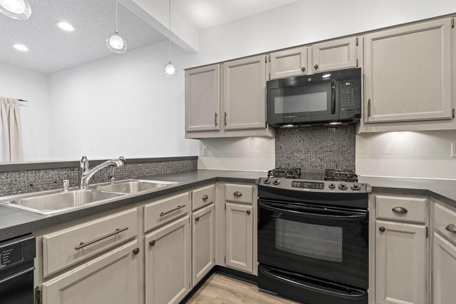 10819 Crown Colony DR 22, Austin, TX 78747