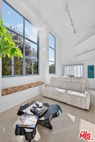 1511 16th Street 201, Santa Monica, CA 90404