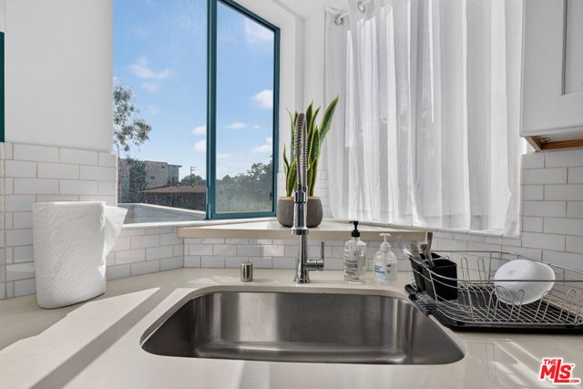 1511 16th Street 201, Santa Monica, CA 90404