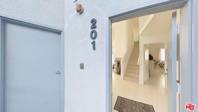 1511 16th Street 201, Santa Monica, CA 90404