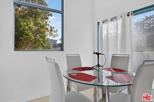1511 16th Street 201, Santa Monica, CA 90404