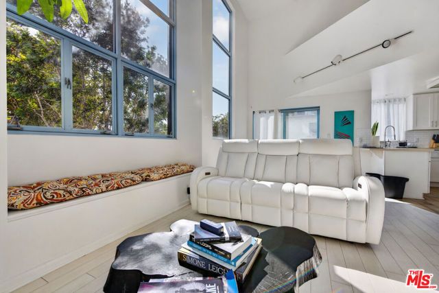 1511 16th Street 201, Santa Monica, CA 90404