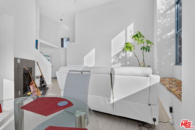 1511 16th Street 201, Santa Monica, CA 90404