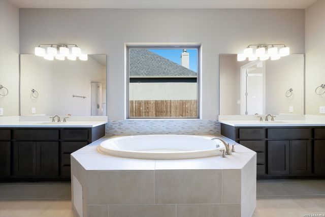 3355 Pintail Pond, Marion, TX 78124