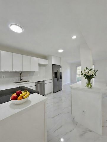 9719 N New River Canal Rd 308, Plantation, FL 33324