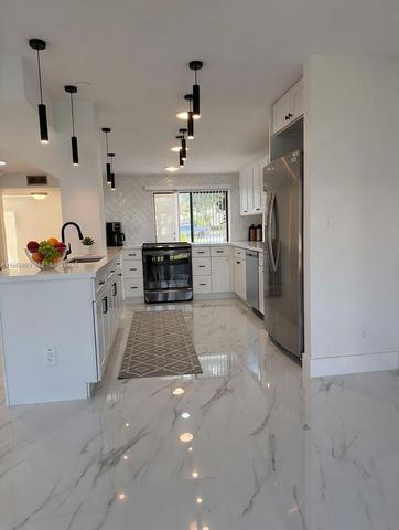 9719 N New River Canal Rd 308, Plantation, FL 33324