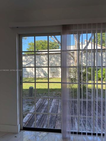 9719 N New River Canal Rd 308, Plantation, FL 33324
