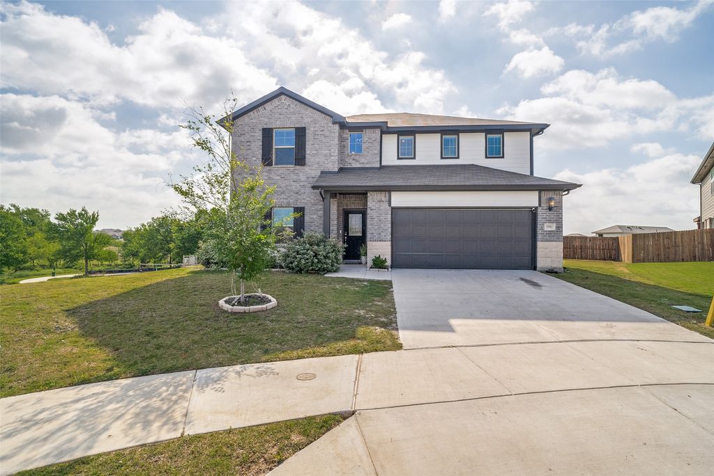 10901 Tamarisk Drive, Fort Worth, TX 76108