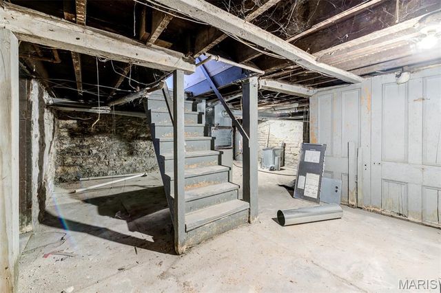 2116 E John Avenue, St Louis, MO 63107