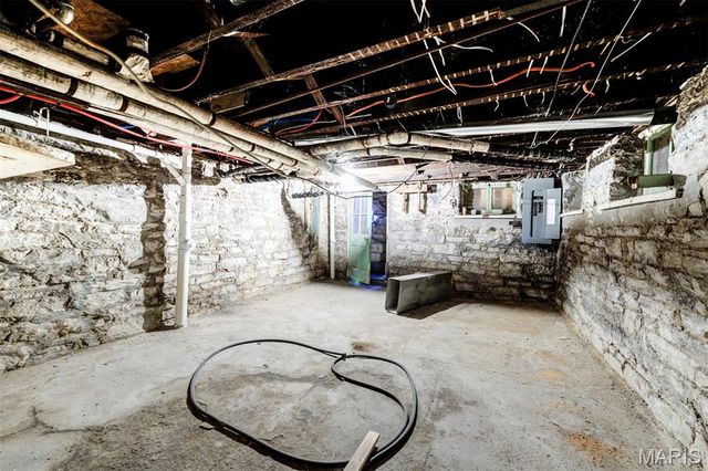 2116 E John Avenue, St Louis, MO 63107