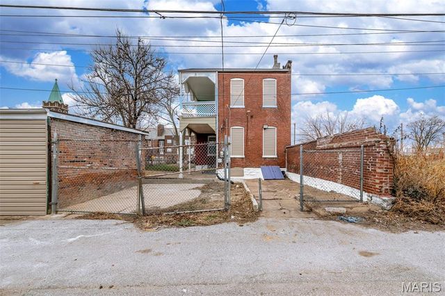 2116 E John Avenue, St Louis, MO 63107