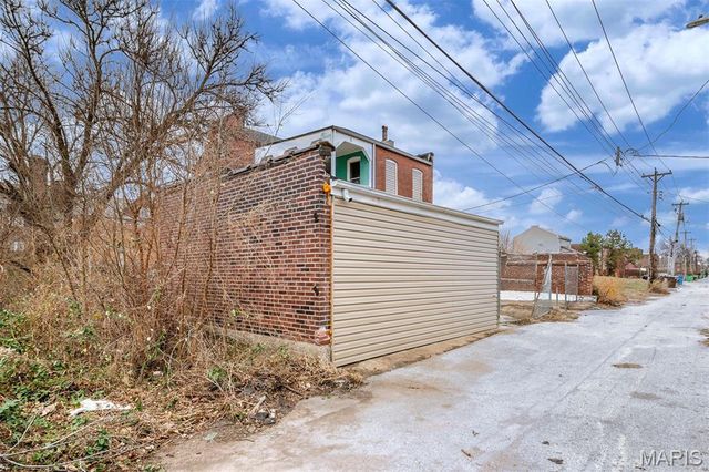 2116 E John Avenue, St Louis, MO 63107