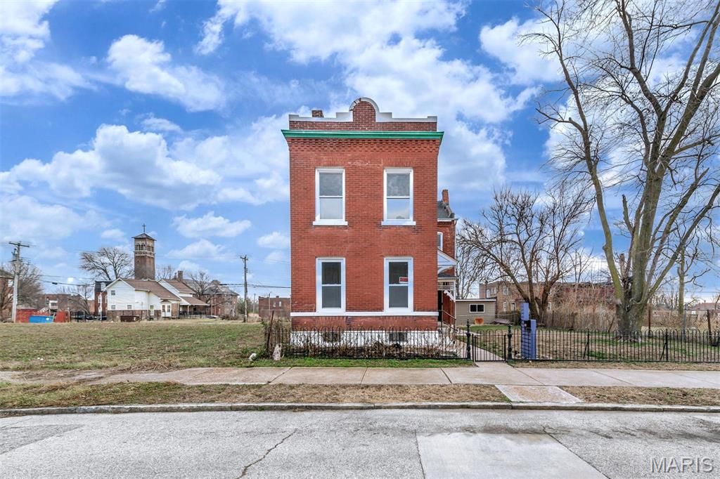 2116 E John Avenue, St Louis, MO 63107