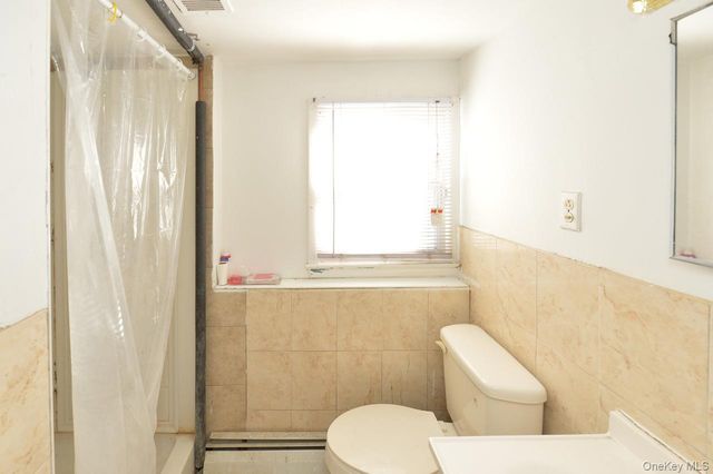 7 S Oak Street, Spring Valley, NY 10977