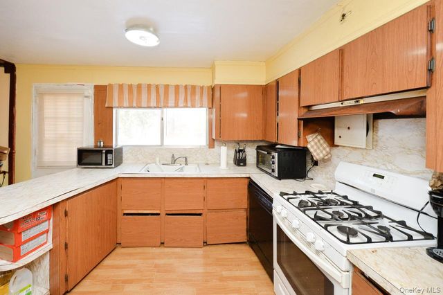 7 S Oak Street, Spring Valley, NY 10977