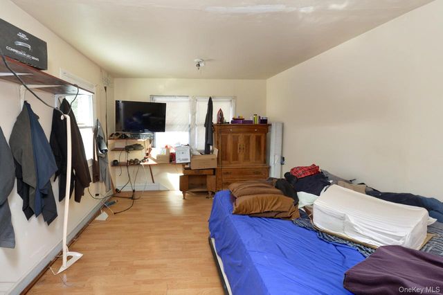 7 S Oak Street, Spring Valley, NY 10977