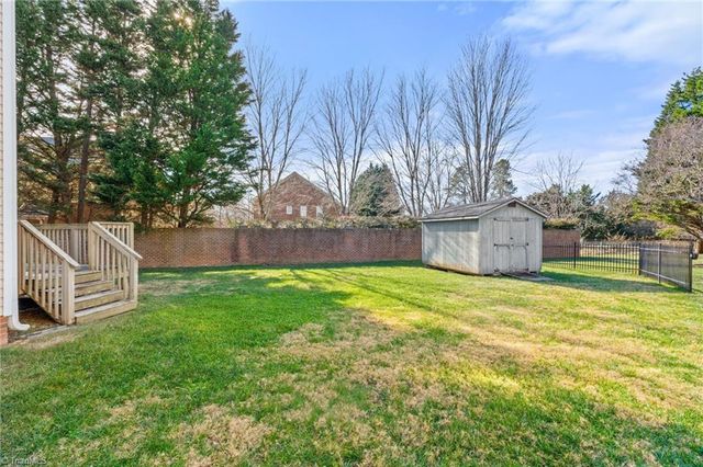 15 Wimbledon Lane, Greensboro, NC 27455