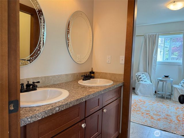 3012 E Valley View Terrace, Tacoma, WA 98404