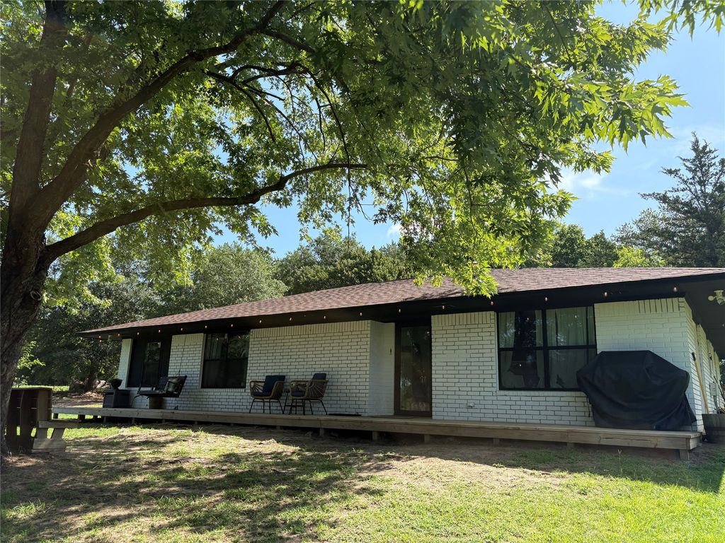 2648 Fm-2152, Mt Pleasant, TX 75455