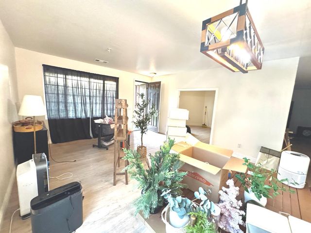 5812 W Ceres Avenue, Visalia, CA 93291