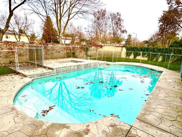 5812 W Ceres Avenue, Visalia, CA 93291