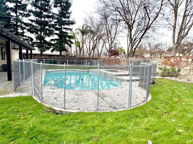 5812 W Ceres Avenue, Visalia, CA 93291