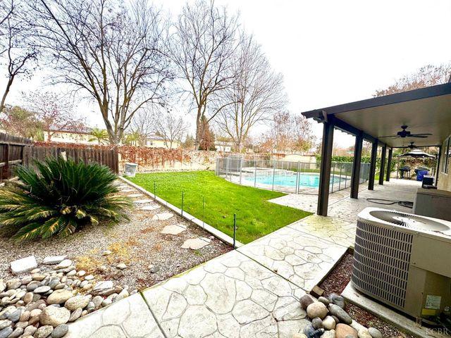 5812 W Ceres Avenue, Visalia, CA 93291